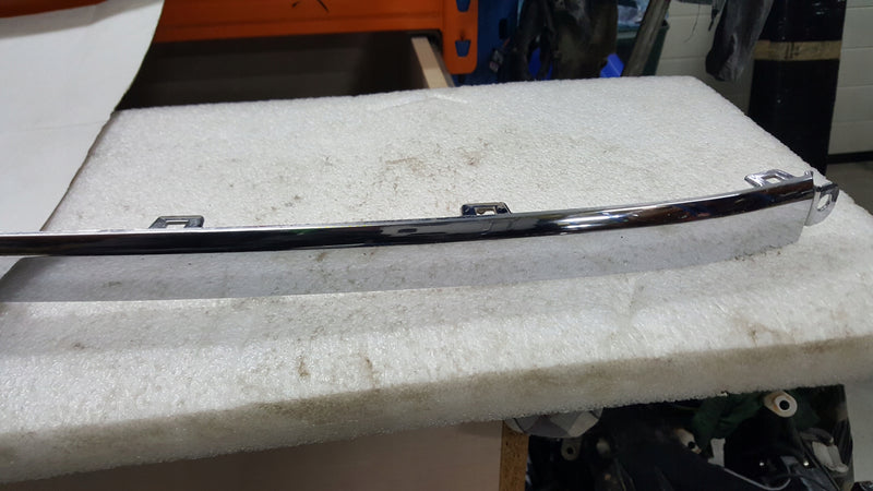 Listwa chrom zderzaka tylnego VW TOUAREG 7P6853835 demontaż
