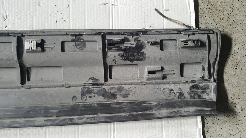 Listwa drzwi lewy przód PORSCHE CAYENNE 7P5837787Q