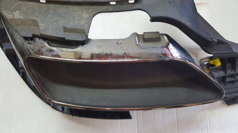 Prawa końcówka wydechu + uchwyt AUDI A4 (B9) 8W0253826Q 8W0807348G demontaż