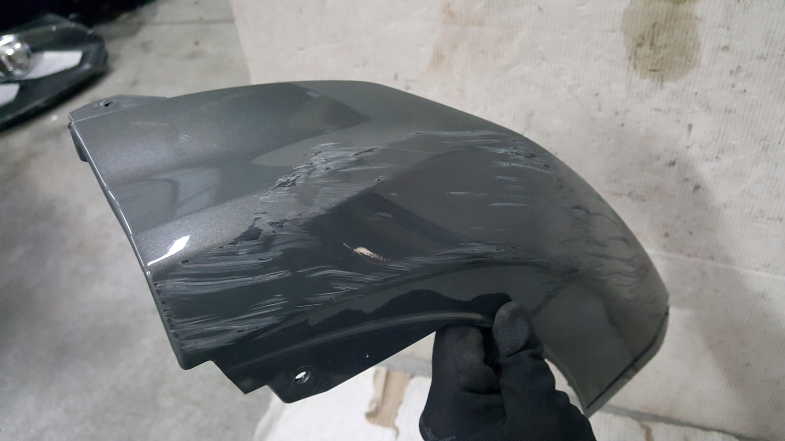 Spoiler dokładka zderzaka prawy przód AUDI Q3 83A807548 demontaż