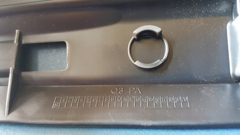 Listwa drzwi lewy tył AUDI Q3 8U0853969E demontaż