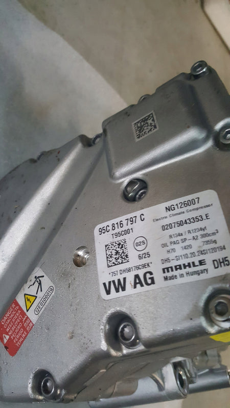 PORSCHE MACAN SPRĘŻARKA KLIMATYZACJI 95C816797C