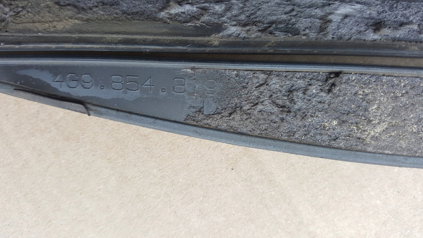 AUDI A6 C7 ALLORAD LISTWA BŁOTNIKA LEWY TYŁ 4G9853817 4G9854819