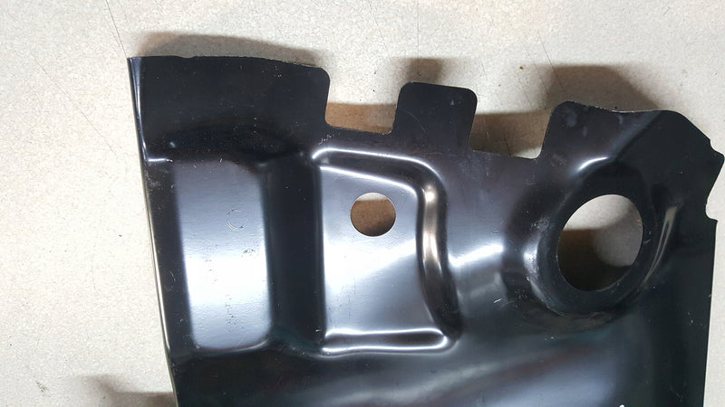 Audi A4 B9 - przednie prawe nadkole, tylne przedłużenie fartucha 8W0806290A