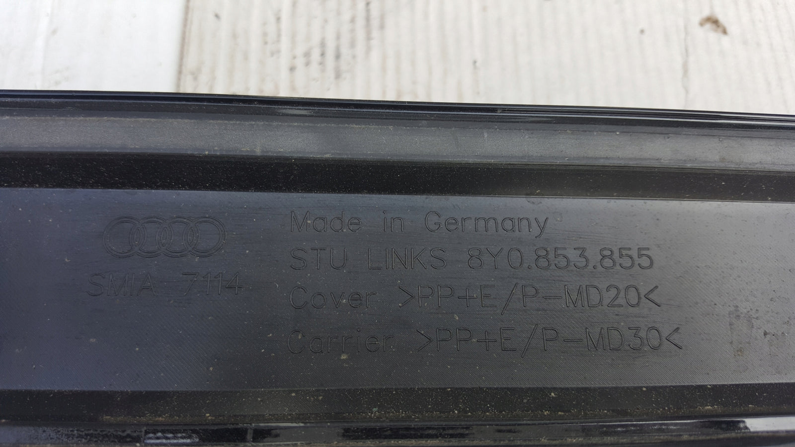 Listwa progowa lewa strona AUDI A3 8Y0853855 demontaż