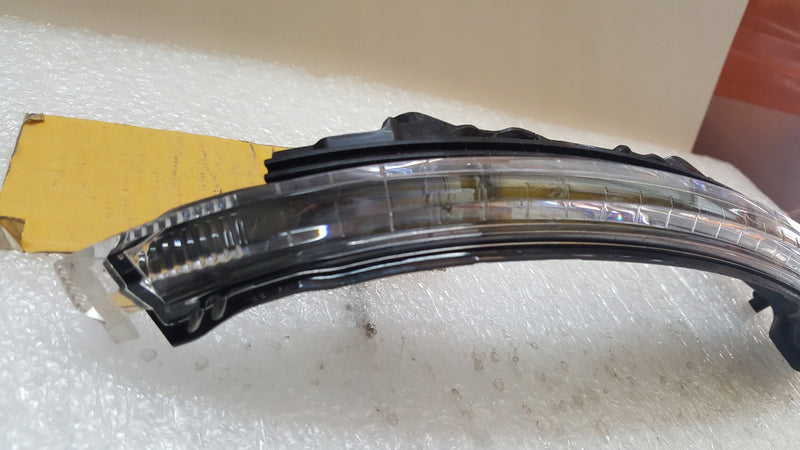 Kierunkowskaz lusterka prawego AUDI TT 8S0949102