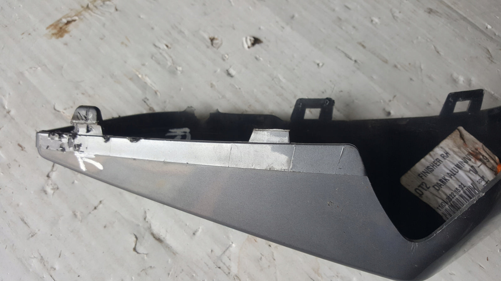 Listwa zderzaka przedniego prawa strona SEAT ATECA 575853712A demontaż