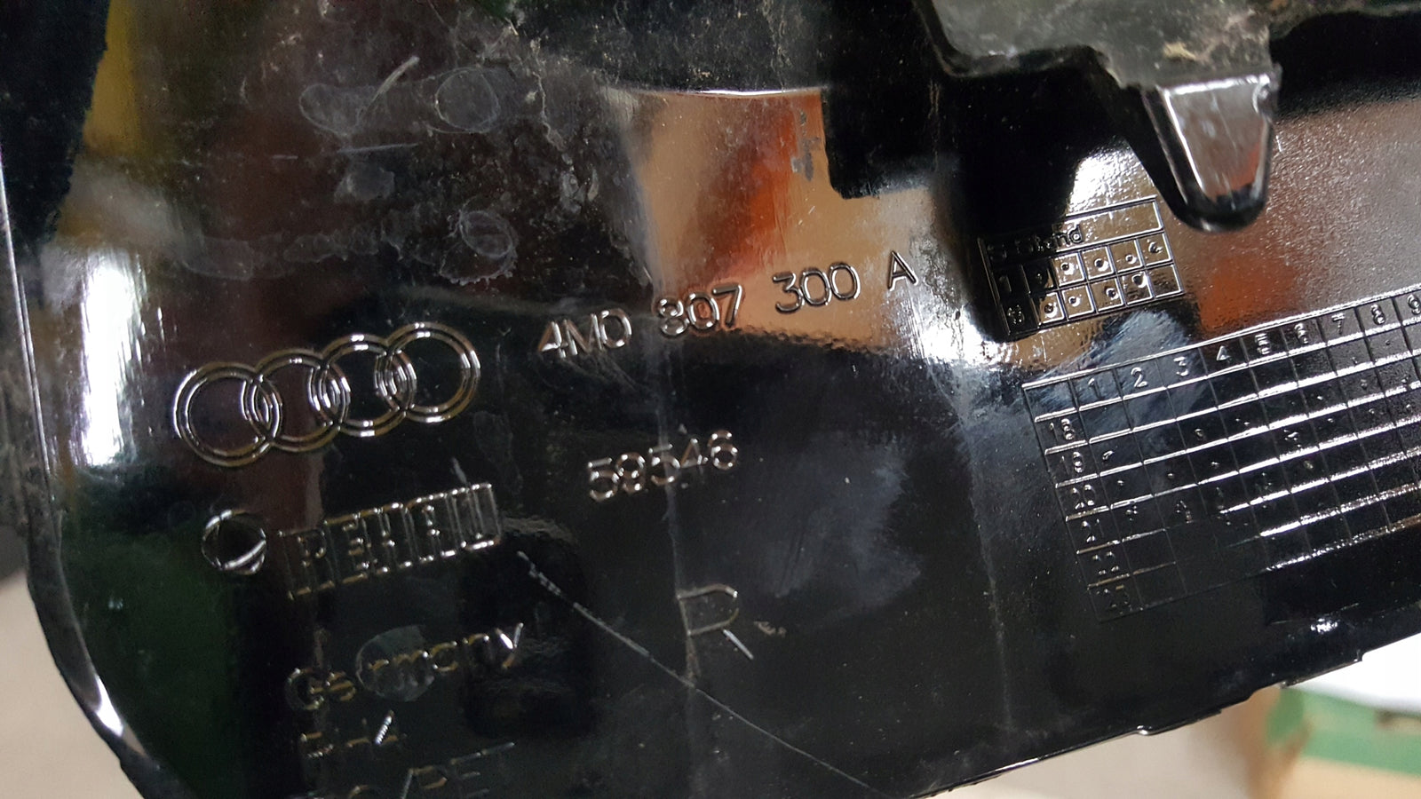 Listwa zderzaka prawy przód AUDI Q7 4M0807300A