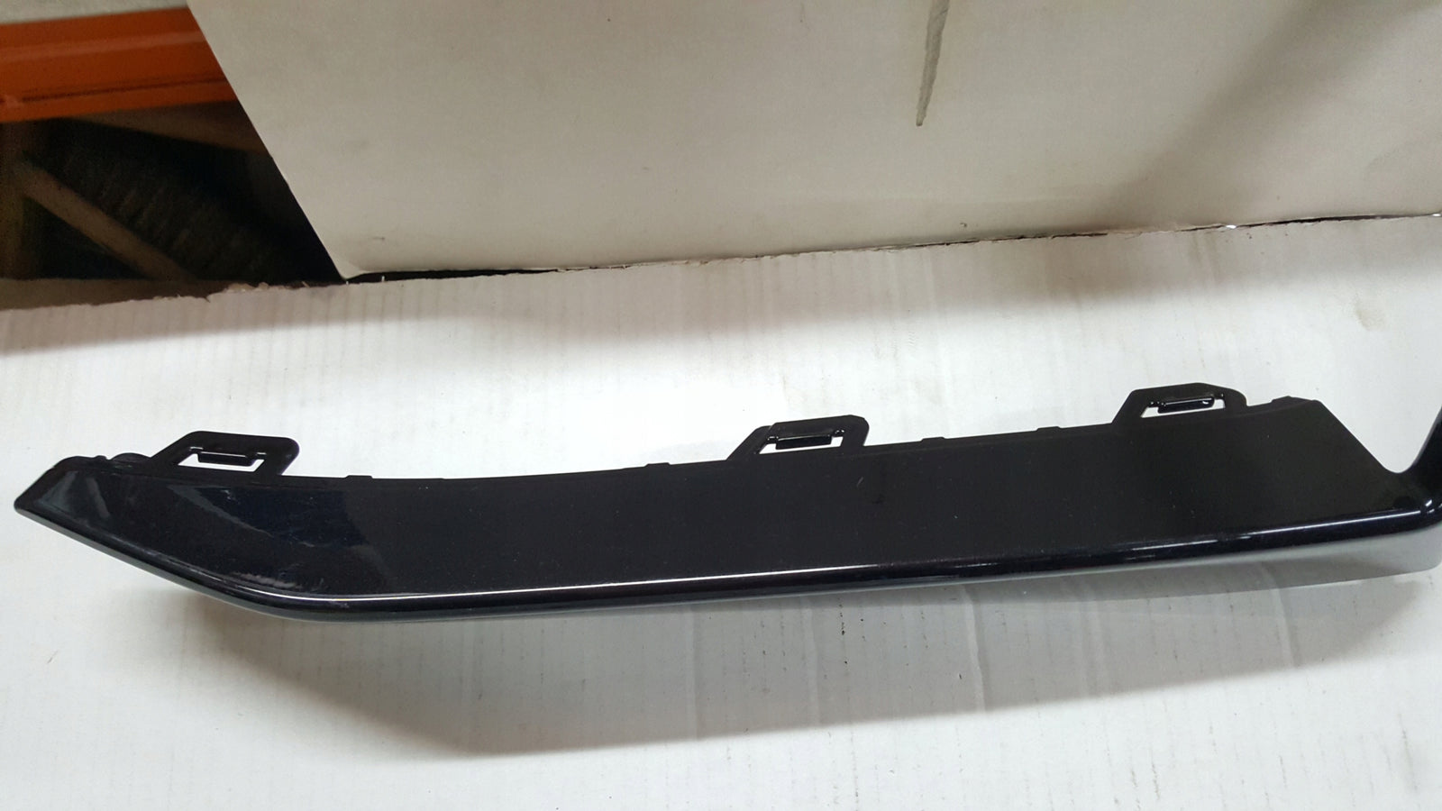Listwa zderzaka prawy przód SKODA ENYAQ 5LA807834 demontaż