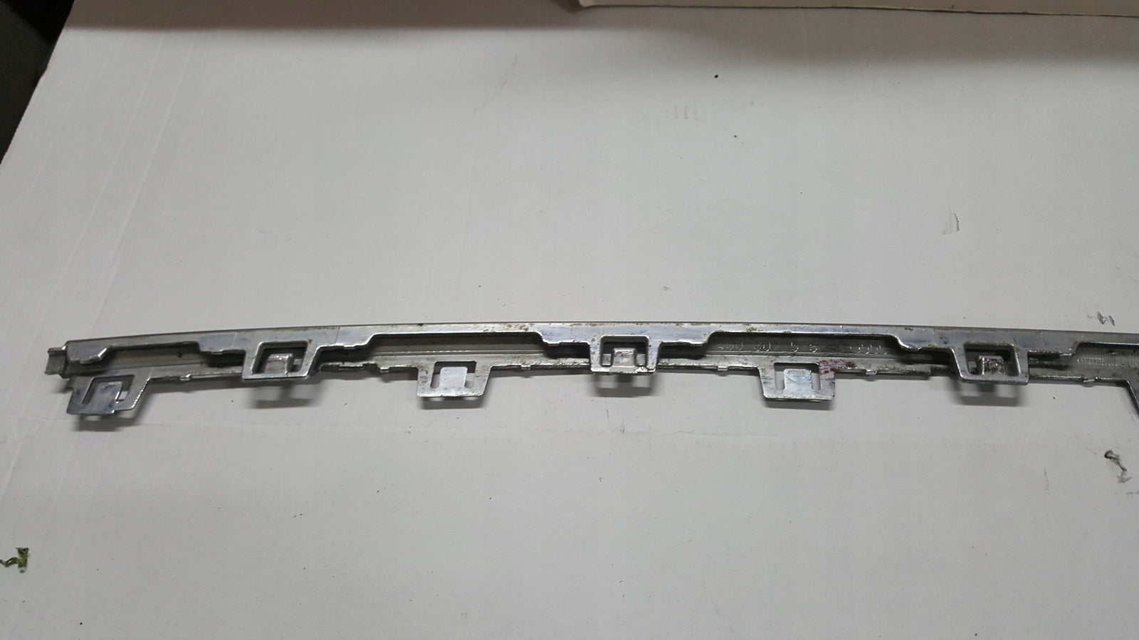 Listwa chrom zderzaka przedniego AUDI A6 (C7) 4G0807578 demontaż