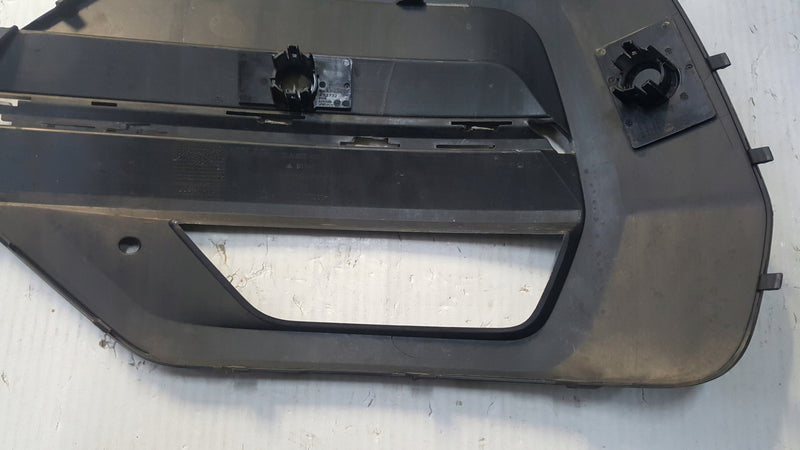 Kratka zderzaka prawy przód VW T6.1 7LA807490 demontaż