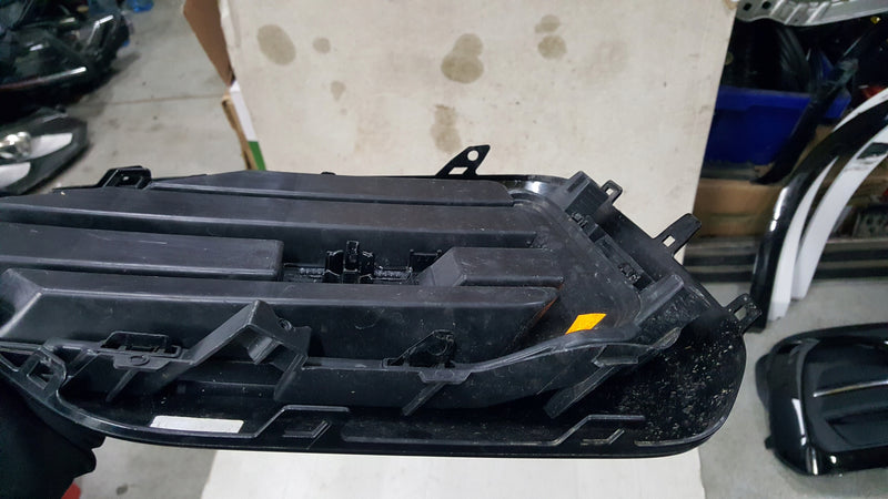 Kratka zderzaka prawy przód- VW TOUAREG III R-LINE 760853664A