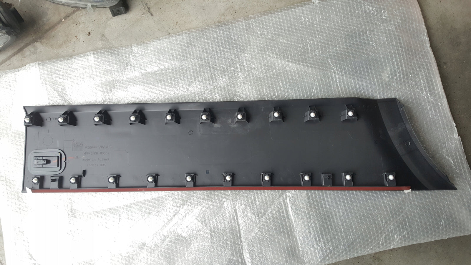 NOWA ORYGINALNA listwa boczna prawa VW CRAFTER II-- MAN TGE 7C3853754