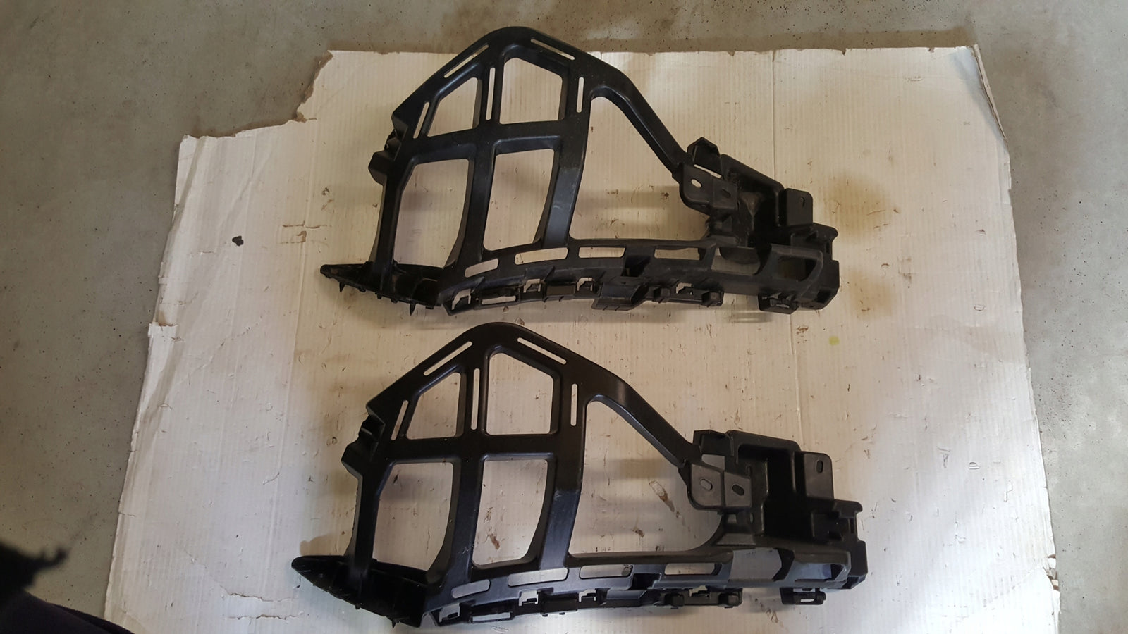 Ślizg zderzaka prawy tył VW BEETLE 5C5807394H demontaż