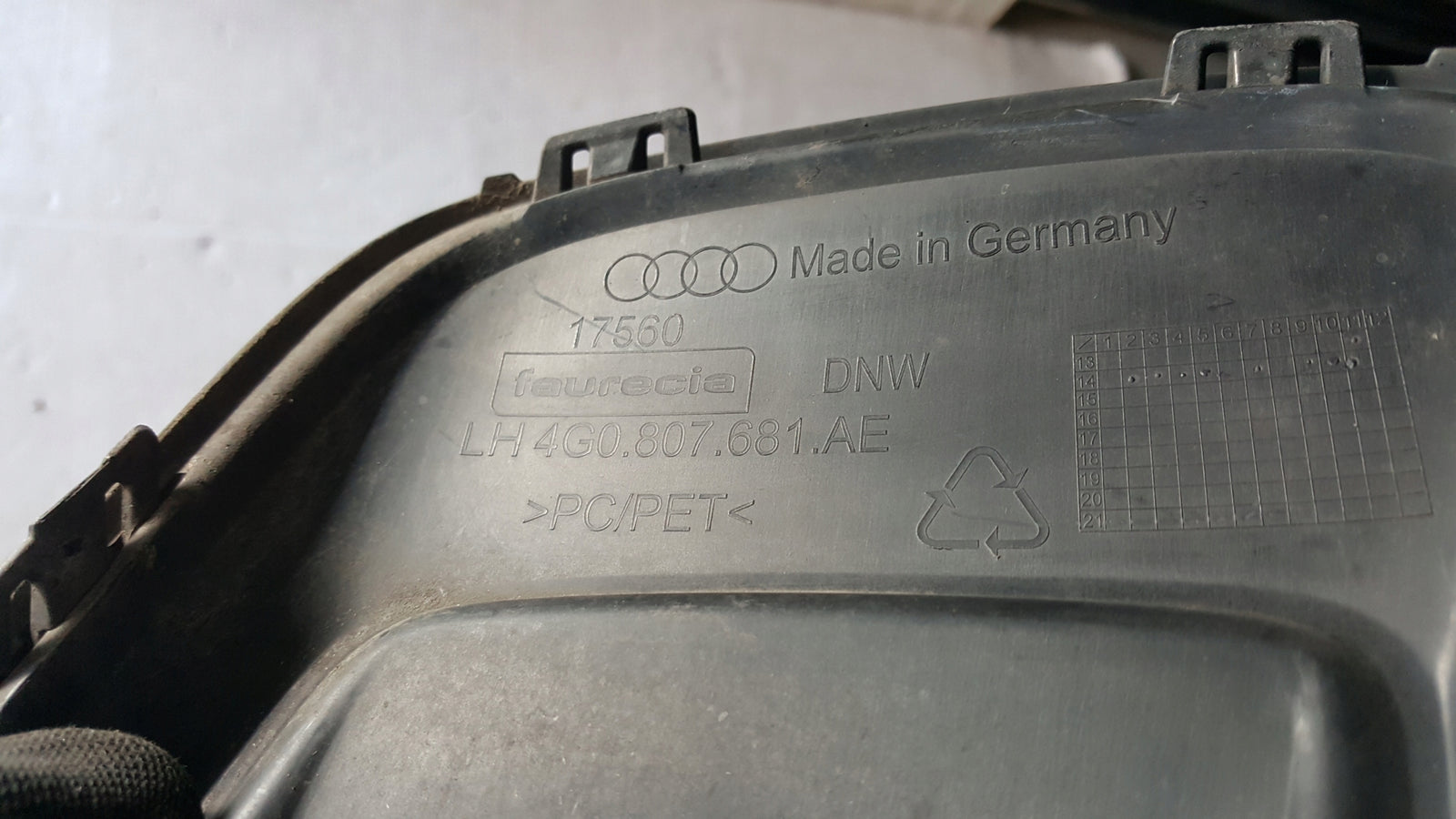 Kratka zderzaka lewy przód AUDI A6 C7 4G0807681AE