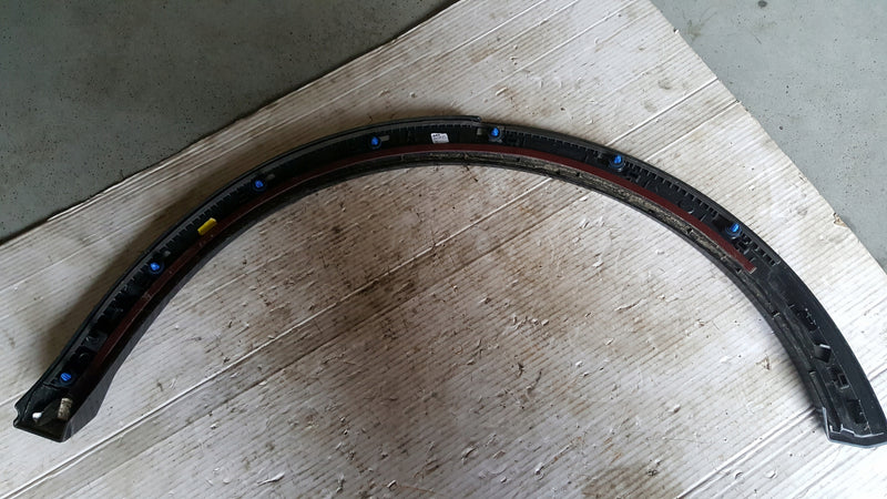 Listwa błotnika prawy tył AUDI Q2 81A853818A