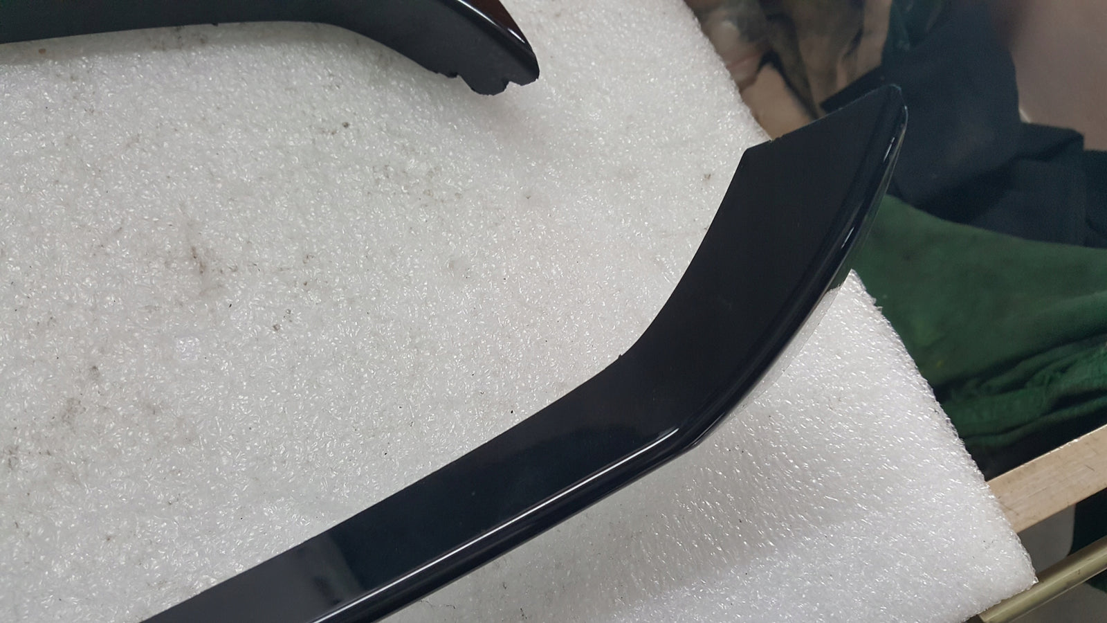 Listwy klapy bagażnika lewa + prawa strona SKODA KAROQ 57A827931 57A827932