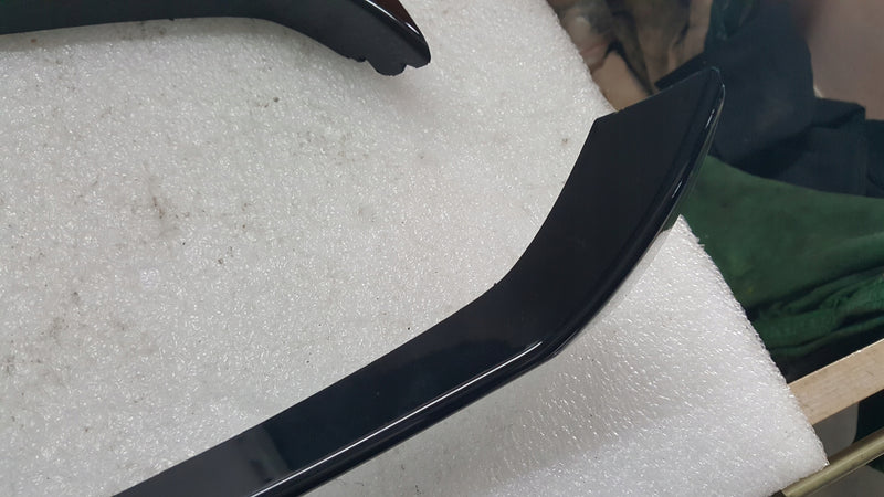 Listwy klapy bagażnika lewa + prawa strona SKODA KAROQ 57A827931 57A827932