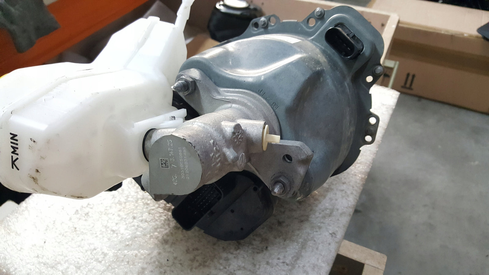 AUDI A3 S3 8Y SERWO HAMULCOWE 5WB614105AL