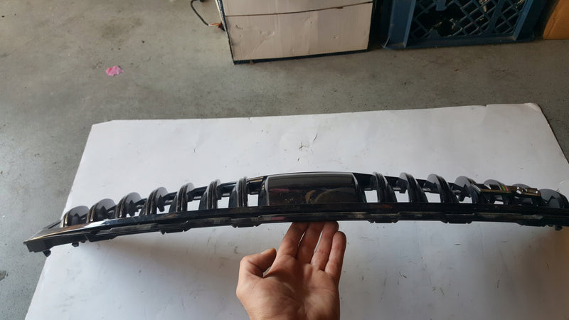 Skoda OE 5E0853653C atrapa grill Octavia III komplet z wspornikami