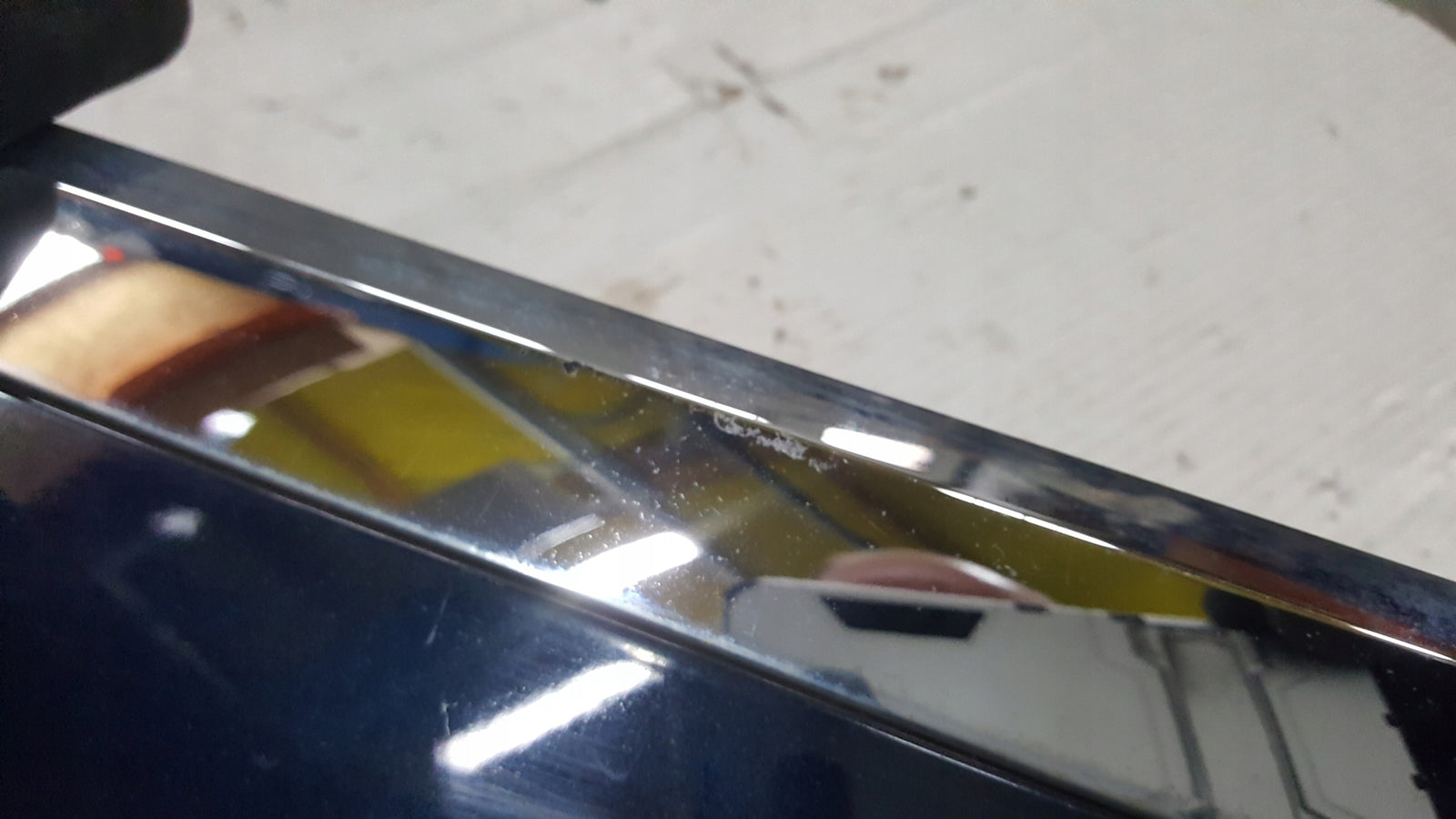 Listwa drzwi lewy przód VW TOUAREG III 760854939E demontaż