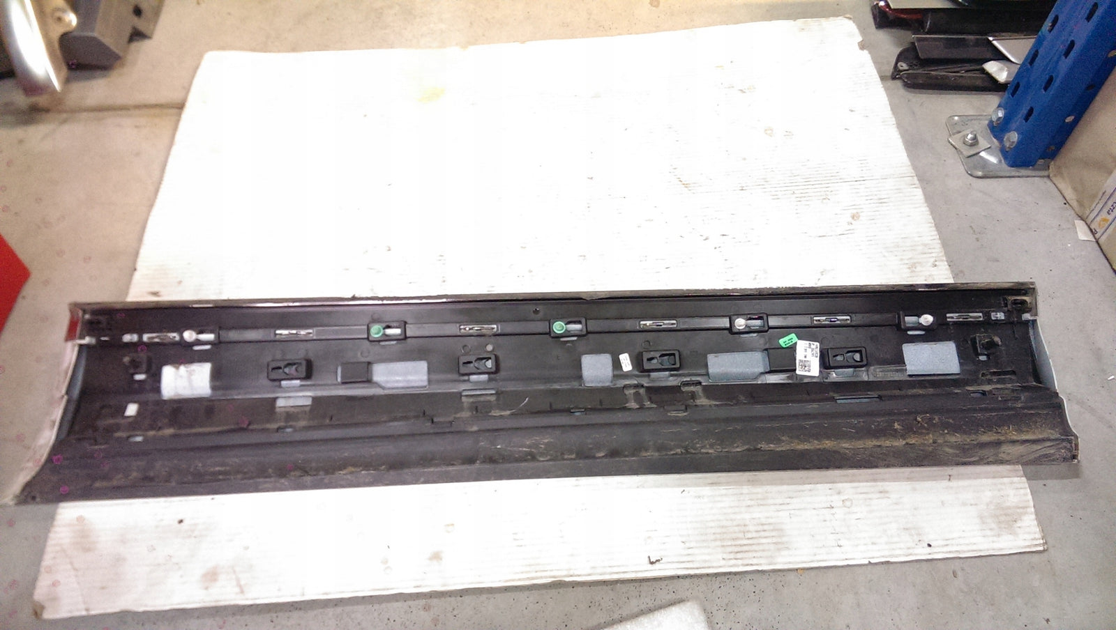 Listwa drzwi lewy przód VW TOUAREG III 760854939E