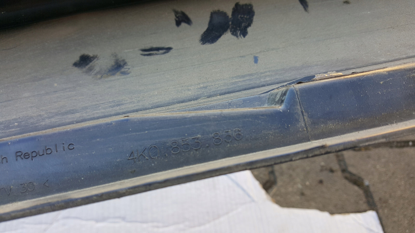 Listwa progowa prawa AUDI A6 C8 4K0853856 demontaż