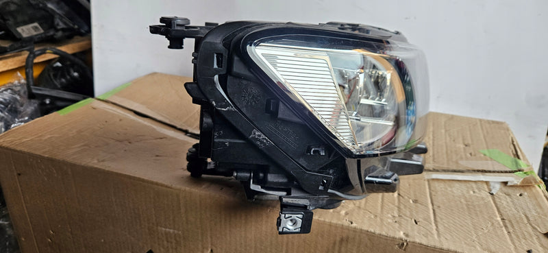 2GA941036D PRAWY kompletny ful led Vw T-ROC 2017r demontaż