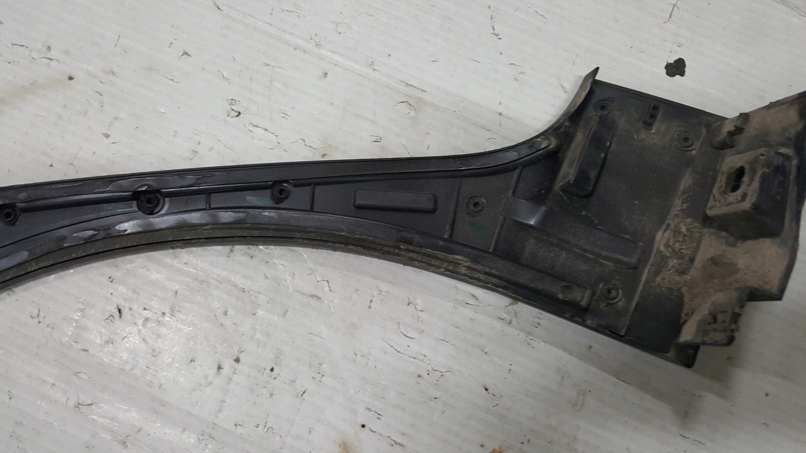 Listwa błotnika lewy tył VW TAIGO 2G7854817B demontaż
