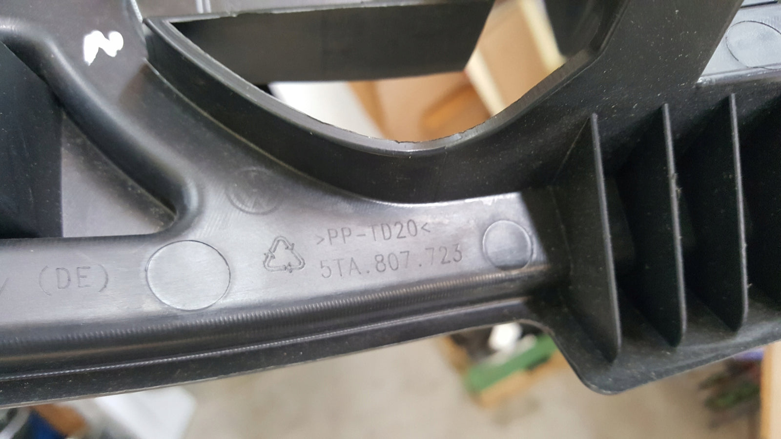 NOWE ORYGINALNE ślizgi zderzaka przedniego VW TOURAN 5TA807723 5TA807724