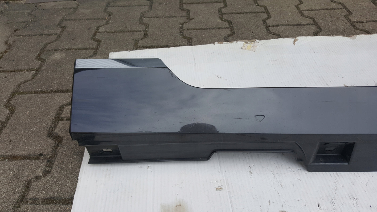 Listwa progowa prawa strona VW PASSAT B8 3G0853858F demontaż