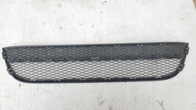 Środkowa kratka zderzaka przedniego VW TIGUAN 5N0853677 demontaż