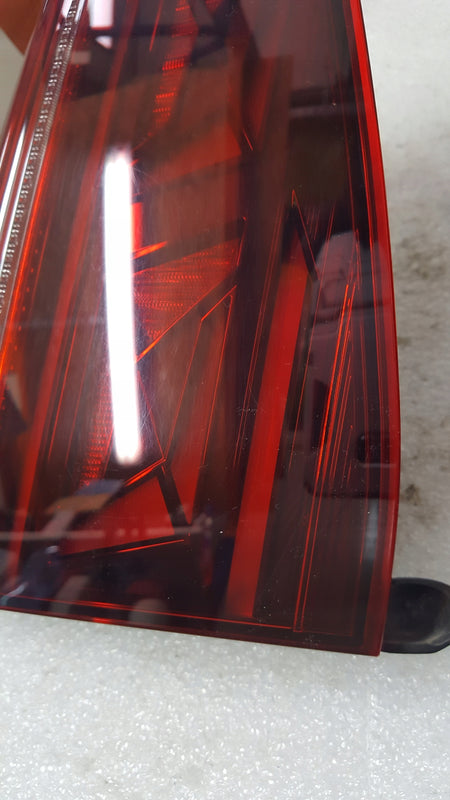 Lampa LED lewy tył VW PASSAT B8 kombi lift 3G9945307N demontaż