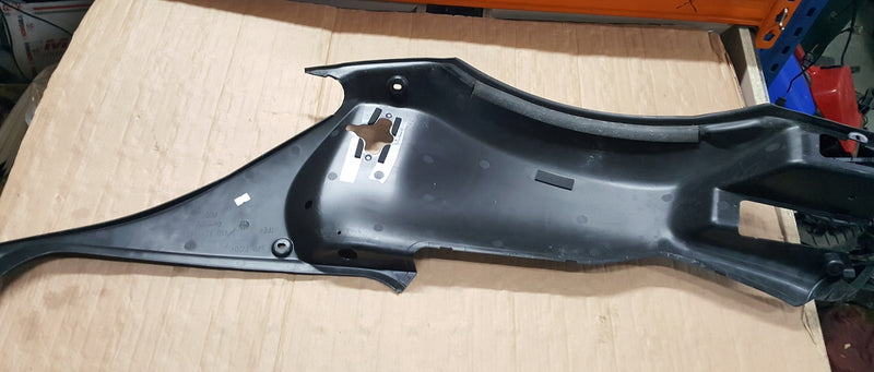 Audi R8 4S0 osłona zamka na pas lewa przód 4S0821169 ORYGINAŁ
