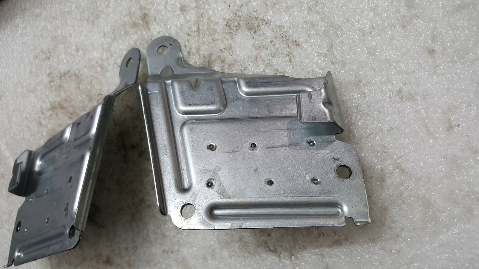 Lewy + prawy rygiel maski VW TIGUAN 5NA868449B 5NA868450B demontaż