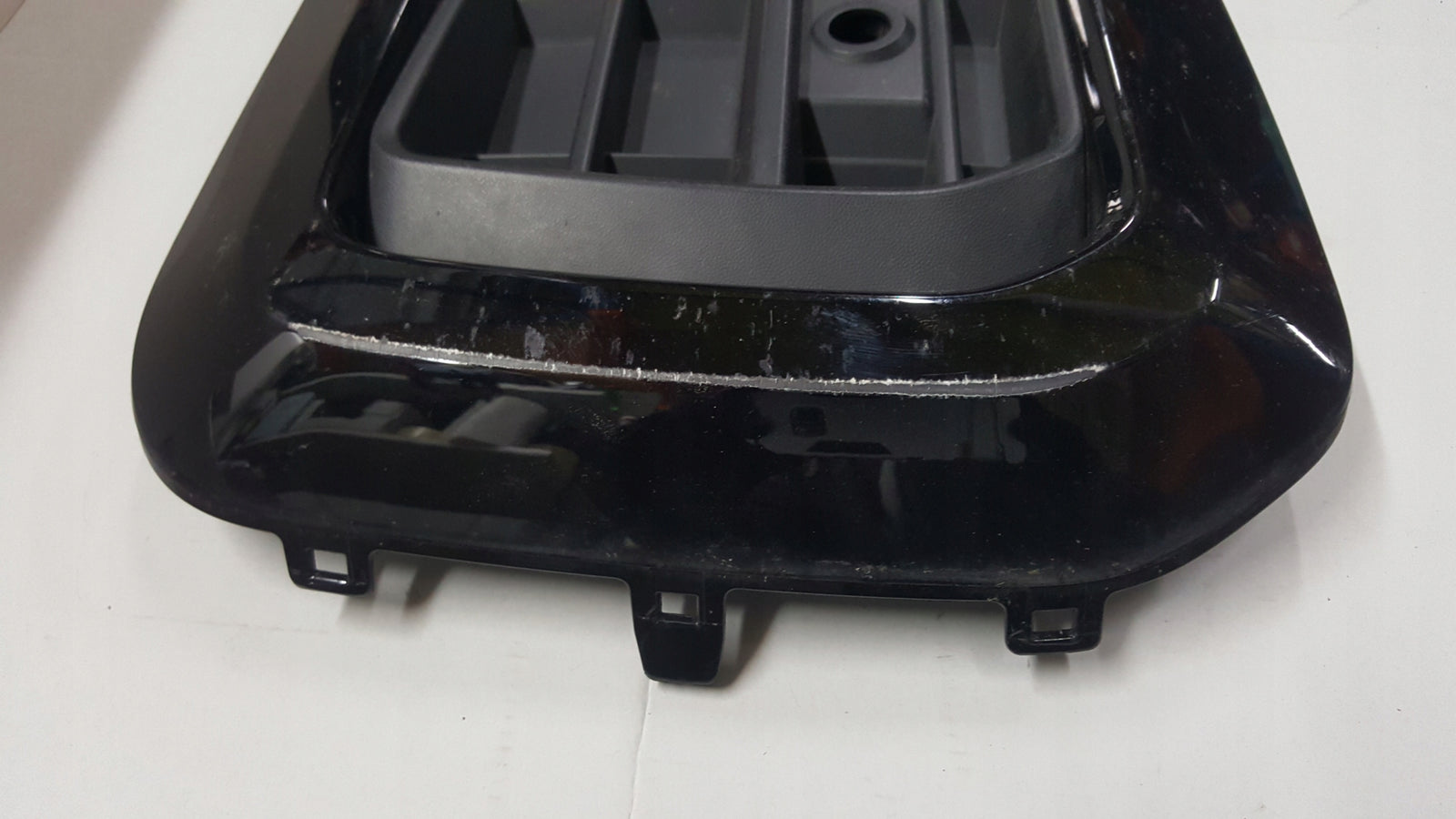 Kratka zderzaka prawy przód VW TOUAREG III 760853666F 760853664A demontaż