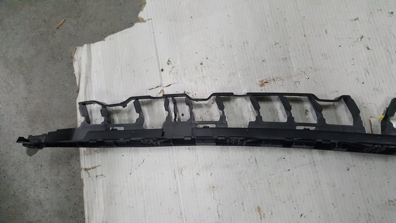 NOWY ORYGINALNY ślizg zderzaka tylnego SKODA OCTAVIA IV kombi 5E7807863