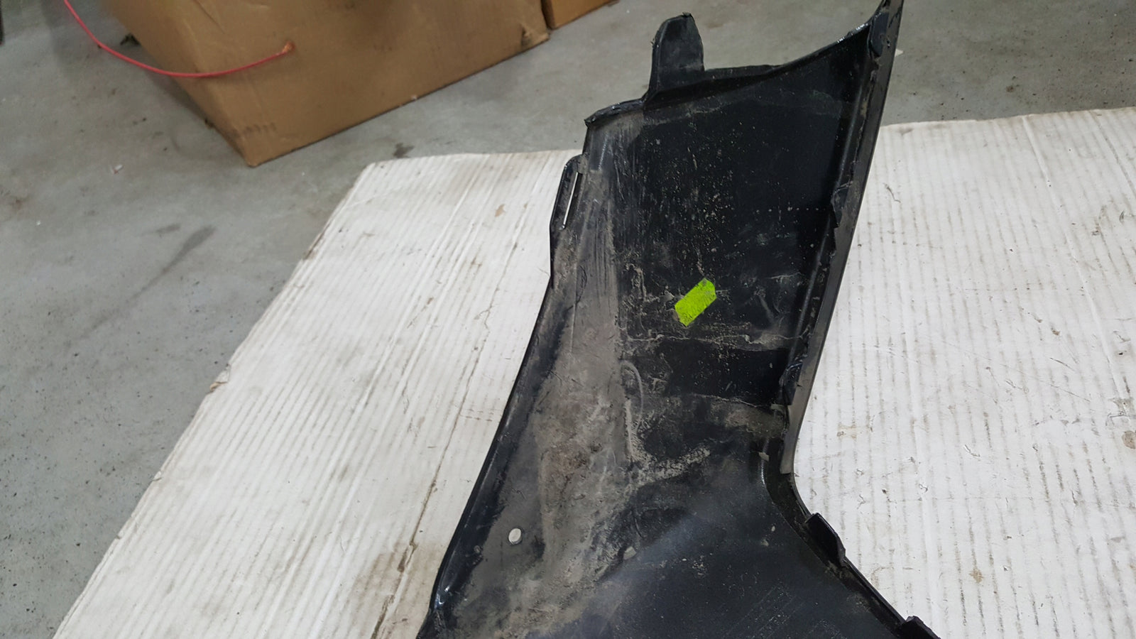 Narożnik zderzaka tylnego lewa strona AUDI A1 82A807967 demontaż