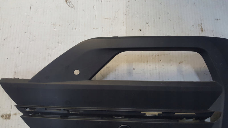 Kratka zderzaka prawy przód VW T6.1 7LA807490 demontaż