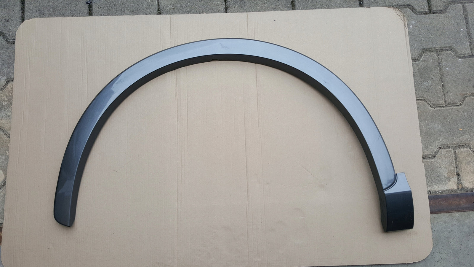 Listwa przednia lewa AUDI Q3 I 8U0 przód lewy 8U0853717A