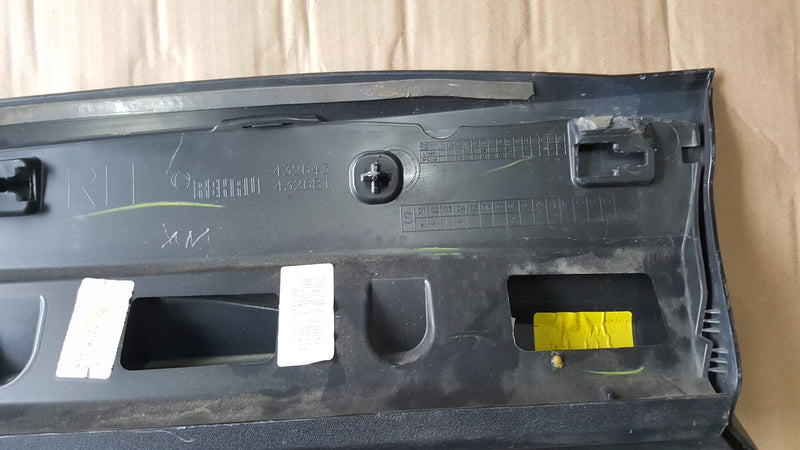 Listwa drzwi prawy tył AUDI Q3 II 83A853970A/B
