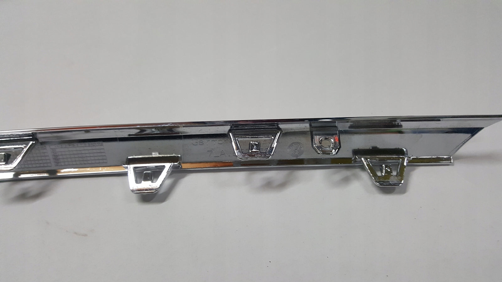NOWA ORYGINALNA listwa chrom grilla przód prawa strona VW T6 7LA853764