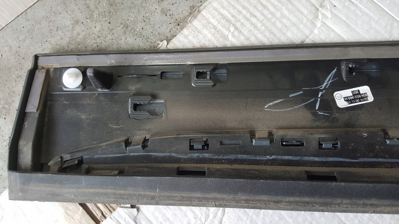 Listwa drzwi prawy przód AUDI Q5 80A853960A demontaż