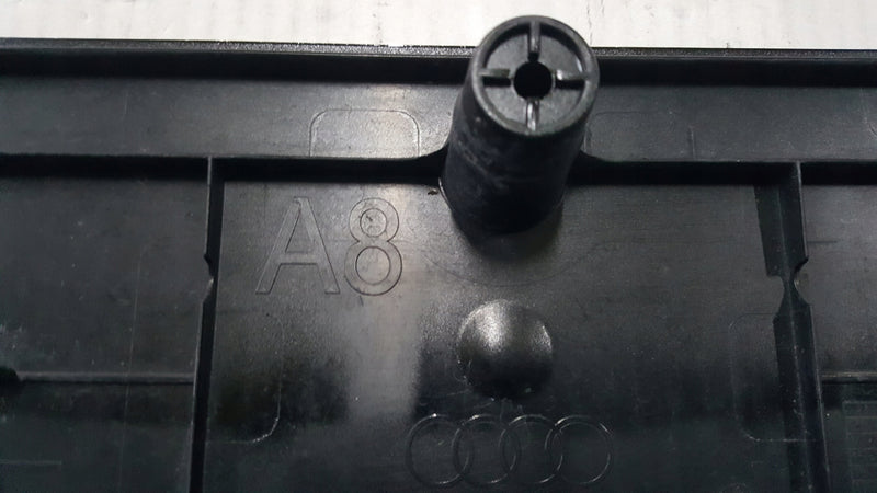 Przednia podkładka tablicy rejestracyjnej AUDI A8 D4 4H0807285AE
