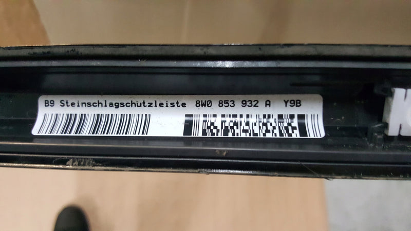 Listwa progowa prawa strona AUDI A4 (B9) 8W0853932A demontaż