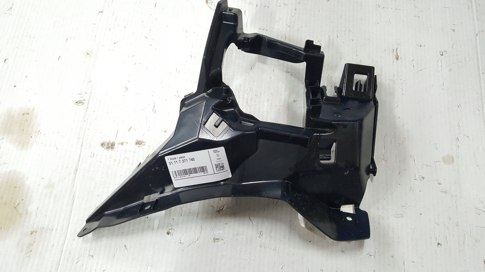 NOWY ORYGINALNY ślizg zderzaka przedniego prawa strona BMW 1 F20F21 7371740