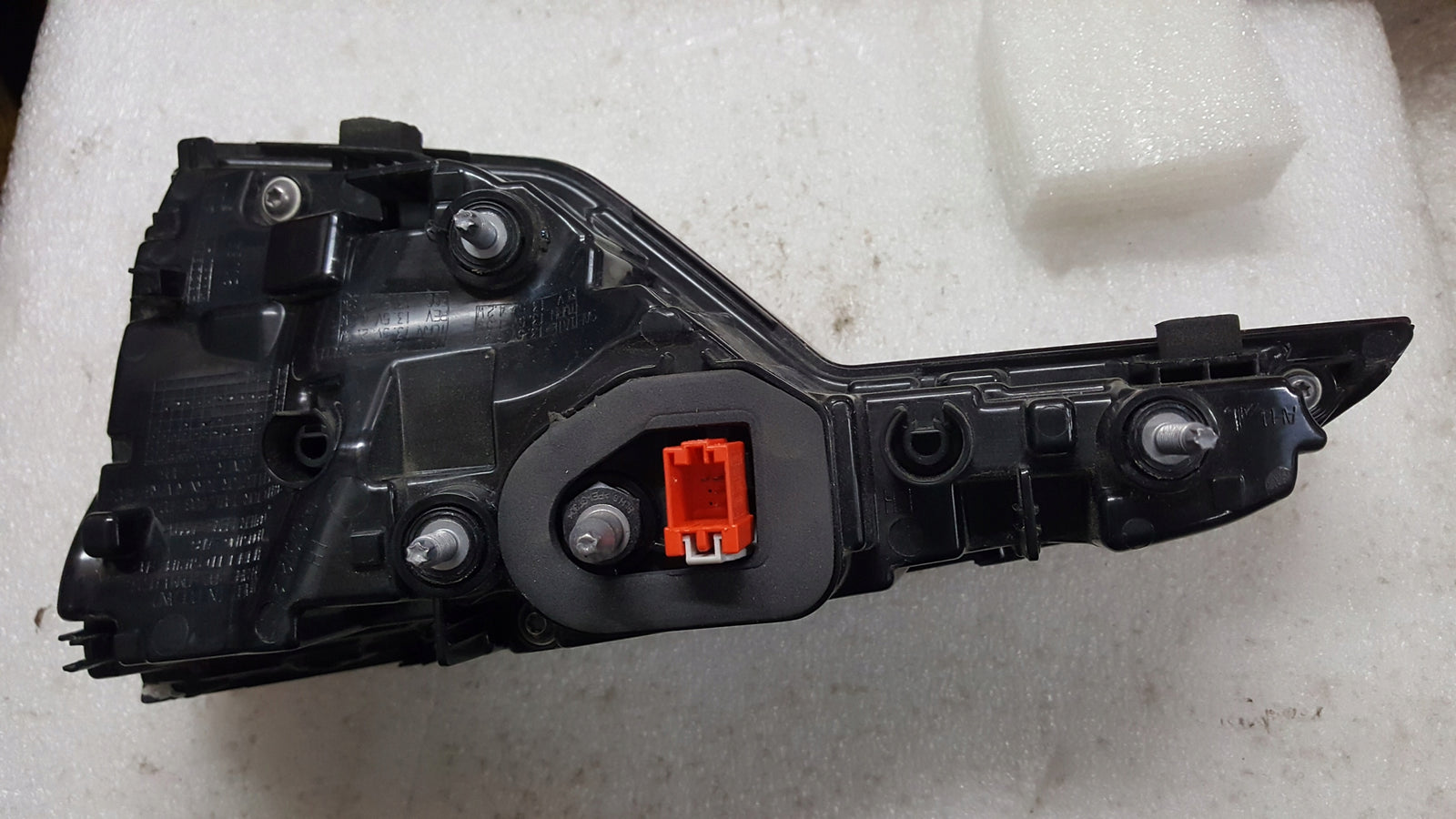 Lampa LED w klapę lewy tył AUDI A4 (B9) kombi LIFT 8W9945093AC