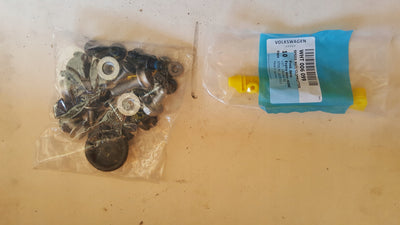 ZESTAW ŚRUB MOCOWANIA DRZWI TYŁ AUDI Q5 80A