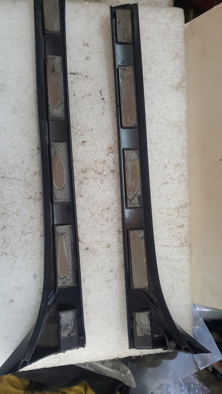 Listwy klapy bagażnika lewa + prawa strona VW TOURAN 5TA827939 5TA827940