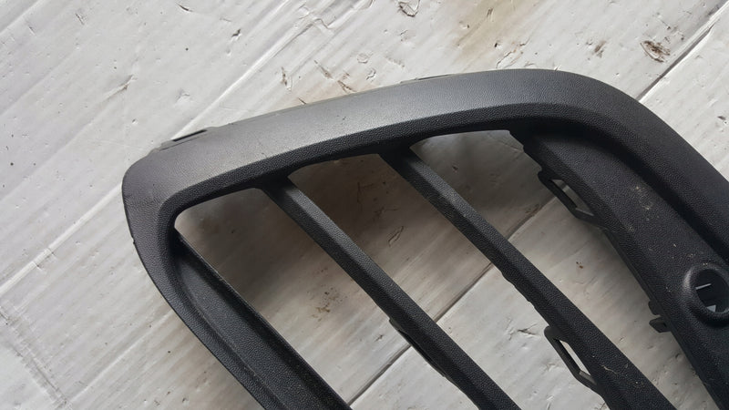 Kratka zderzaka prawy przód VW GOLF VIII 5H0853666J demontaż